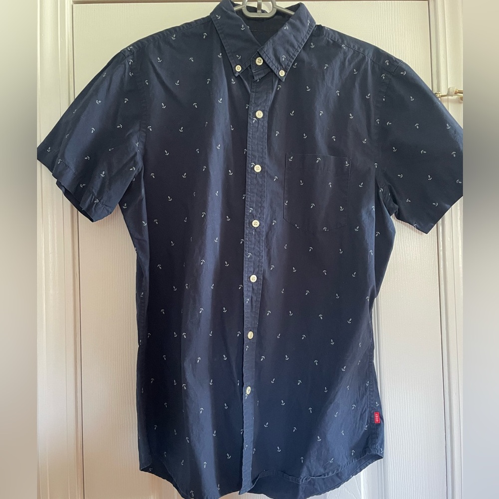 Men’s Izod button down